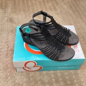 BareTraps Hardin Memory Foam Black Women Sandals